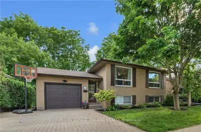 20 ACORN Crescent, London North, ON N6G 3V4
