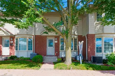 70 CHAPMAN Court 3, London North, ON N6G 4Z4