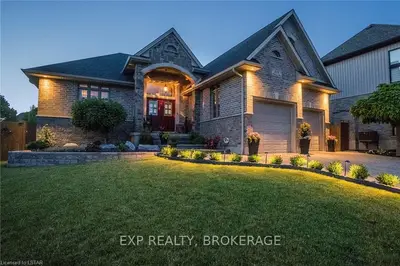 228 PEBBLECREEK Walk, London North, ON N6G 0K3