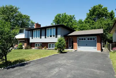 18 VINE Avenue, Strathroy-Caradoc, ON N7G 3V2