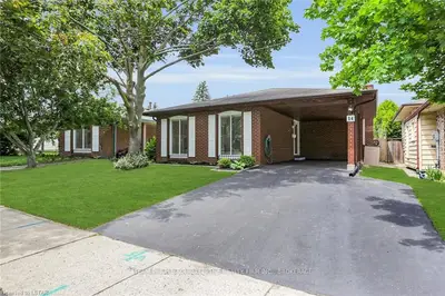 14 LOCUST Crescent, London South, ON N6E 2K2
