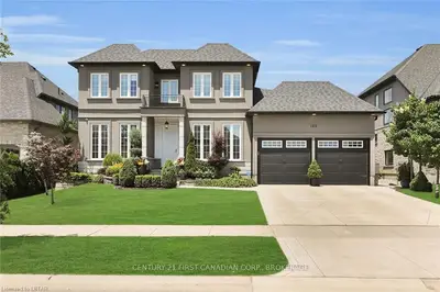 102 PEBBLECREEK Walk, London North, ON N6G 0K4