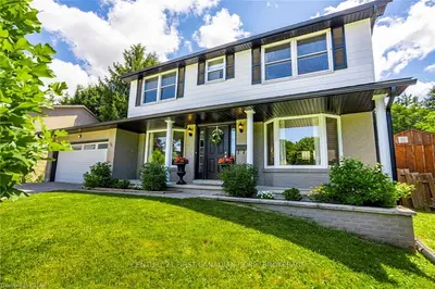 25 PORTAL Crescent, London North, ON N5X 2E5