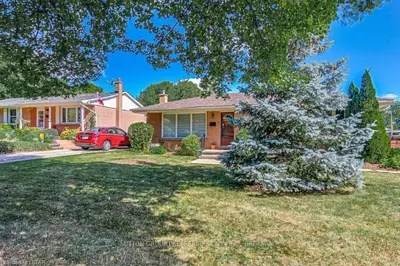 2 SOUTHWOOD Crescent, London South, ON N6J 1S9
