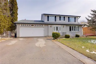 12 LYNNGATE Court, London South, ON N6K 1S4
