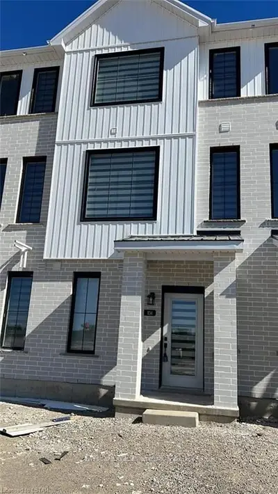 1781 HENRICA Avenue 104, London North, ON N6H 5K3