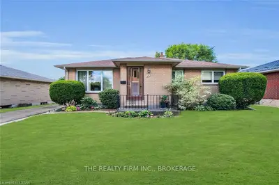 233 TWEEDSMUIR Avenue, London East, ON N5W 1L4