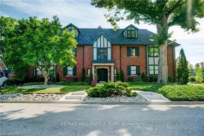 130 WINDSOR Crescent 3, London South, ON N6C 1V8