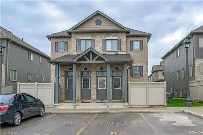 3200 SINGLETON Avenue 18, London South, ON N6L 0C7