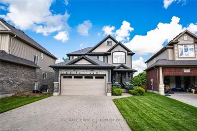 1567 HORSESHOE Crescent, London North, ON N5X 1L7