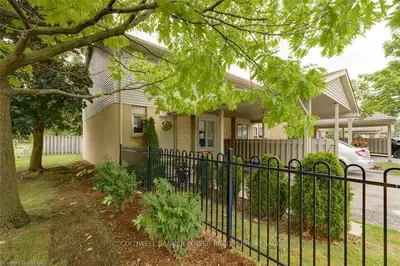 25 ERICA Crescent 1, London South, ON N6E 3R6