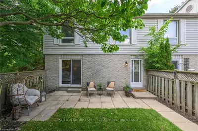 335 EVERGLADE Crescent, London North, ON N6H 4M7