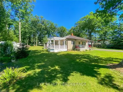 8464 PHILIP Road, Lambton Shores, ON N0M 1T0