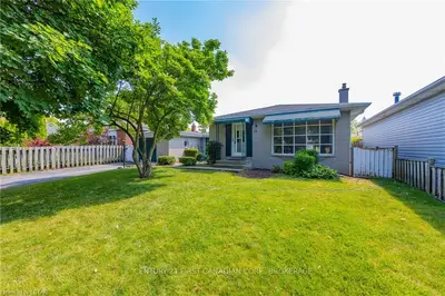 16 METCALFE Crescent, London South, ON N6E 1H9