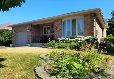111 CHRISTIAN'S Drive, London East, ON N5V 4P1