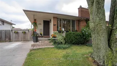 56 FRONTENAC Road A, London South, ON N5Z 3Y6