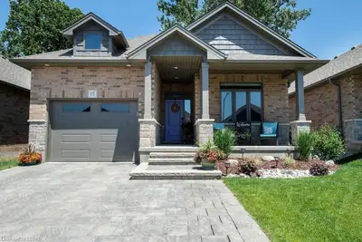159 COLLINS Way 15, Strathroy-Caradoc, ON N7G 9H3