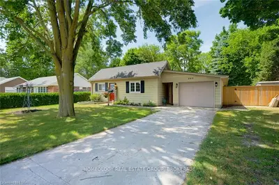 243 CENTRE Street E, Strathroy-Caradoc, ON N7G 1T3