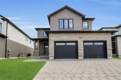 1592 Applerock Avenue, London North, ON N6G 0X5