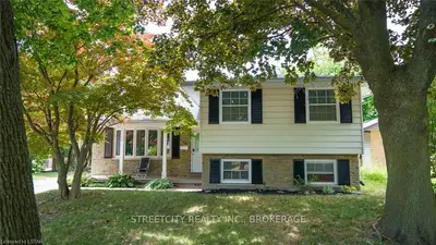 108 PAPERBIRCH Crescent, London North, ON N6G 1L7