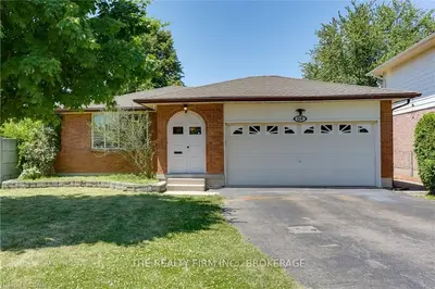 64 CONCORD Crescent, London North, ON N6G 3H6