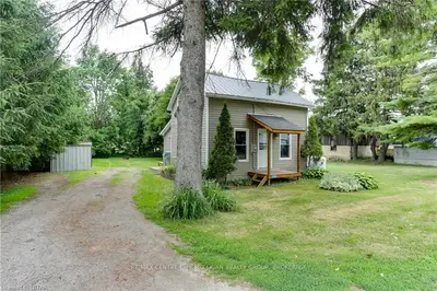 1890 MARY Street, Perth South, ON N0K 1K0