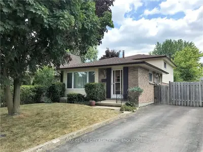 8 EDMUNDS Crescent, London South, ON N5Z 4J2