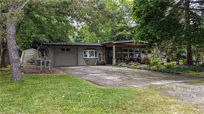 4669 LAKESIDE Street, Plympton-Wyoming, ON N0N 1J6