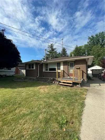 136 Victoria Street, Southwest Middlesex, ON N0L 1M0