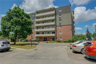 1104 JALNA Boulevard 302, London South, ON N6E 2S6