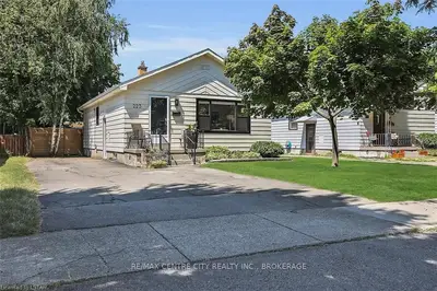 223 STERLING Street, London East, ON N5Y 1Z3