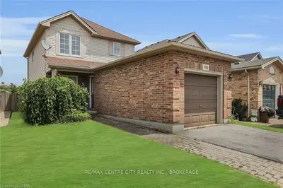 911 HOMEVIEW Court, London South, ON N6C 6C1