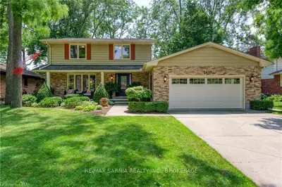 2437 LAKEWOOD Avenue, Sarnia, ON N0N 1C0