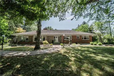 920 CHARING CROSS Road, Chatham-Kent, ON N7M 5H6