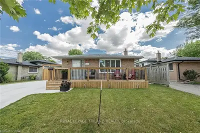 61 ASHBURY Avenue, London South, ON N6E 1S9