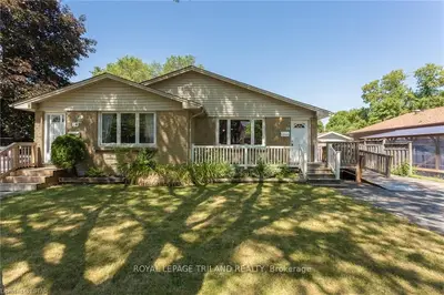 16 MOHEGAN Crescent, London East, ON N5V 2X6