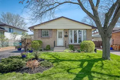 15 ADSWOOD Place, London South, ON N6E 1W8