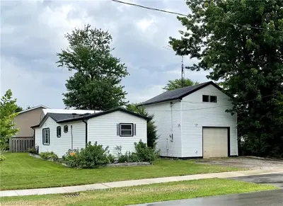 14 DUNDAS Street, Newbury, ON N0L 1Z0