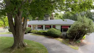 20 INDIAN CREEK Road W, Chatham-Kent, ON N7M 2E1