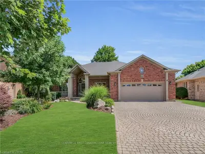 22 STONERIDGE Lane, London North, ON N6G 4W6
