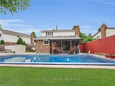 5 LOCHERN Road, London South, ON N5Z 4L5