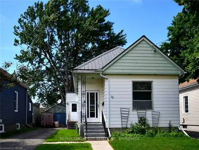 16 ROSEWOOD Avenue, London East, ON N5Z 1K9