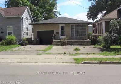 13 HOPETON Street, Cambridge, ON N1R 3T4