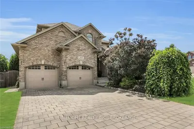 343 OKANAGAN Way, London North, ON N5X 4H1