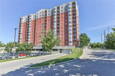 30 CHAPMAN Court 502, London North, ON N6G 4Y4