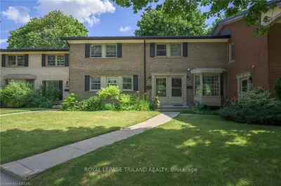 1074 GUILDWOOD Boulevard, London North, ON N6H 4G5