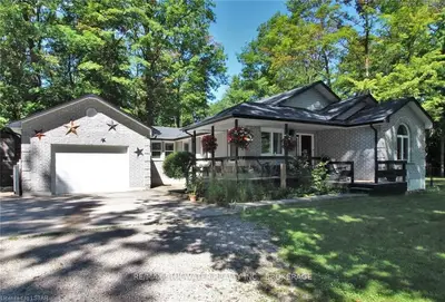 8330 OAKWOOD Drive, Lambton Shores, ON N0M 1T0