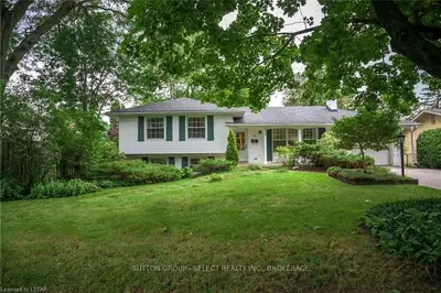 18 HUNT CLUB Drive, London North, ON N6H 3Y3