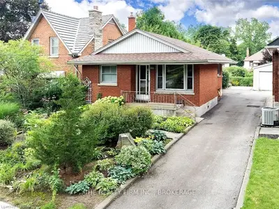 12 Raywood Avenue, London South, ON N6C 1Y3