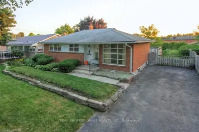 207 MICHAELMAS Street, London East, ON N5Y 1N2